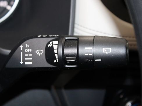 Used 2023 Nissan Rogue SV FWD image 37