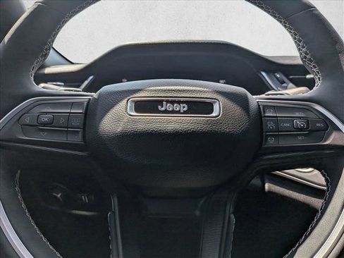 Used 2024 Jeep Grand Cherokee Altitude image 15