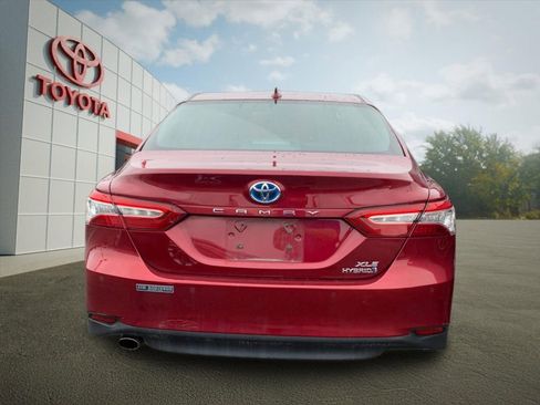 Used 2018 Toyota Camry XLE w/ Audio Package FWD image 3
