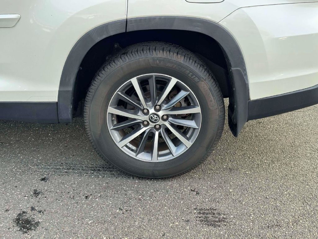 Used 2019 Toyota Highlander XLE AWD/4WD image 11
