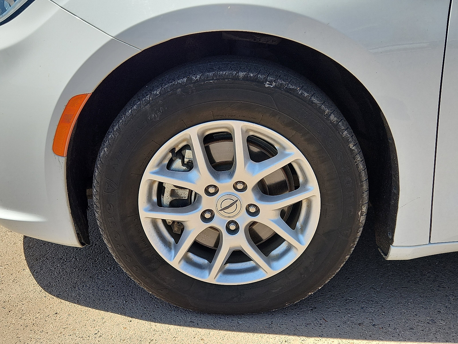 Used 2023 Chrysler Pacifica Touring-L FWD image 6