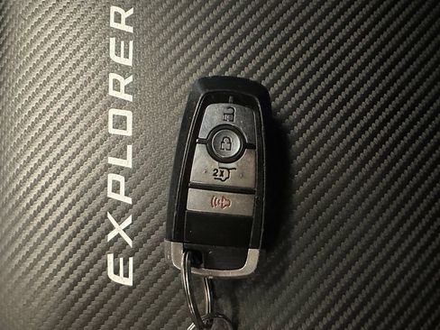 Used 2020 Ford Explorer XLT w/ Comfort Package AWD/4WD image 17