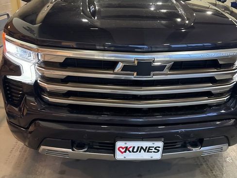 Used 2022 Chevrolet Silverado 1500 High Country w/ High Country Premium Package image 8