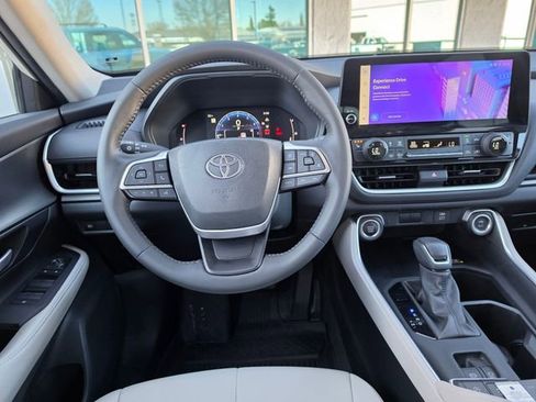 Used 2024 Toyota Grand Highlander XLE image 14
