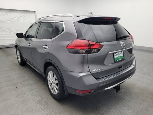 Used 2017 Nissan Rogue SV image 5