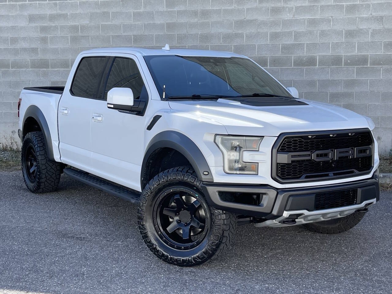 Used 2019 Ford F150 Raptor w/ Equipment Group 802A Luxury AWD/4WD image 1