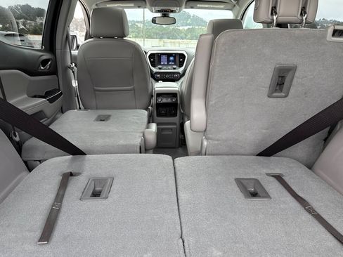 Used 2017 GMC Acadia SLT image 32