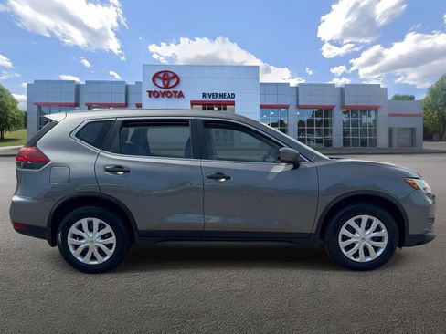 Used 2020 Nissan Rogue S FWD image 3
