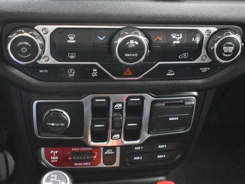 Used 2024 Jeep Wrangler Willys image 25