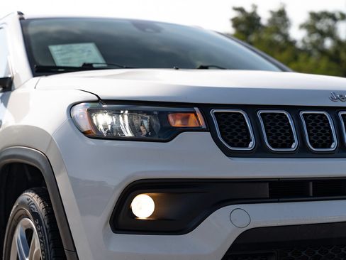 Used 2024 Jeep Compass Latitude AWD/4WD image 10