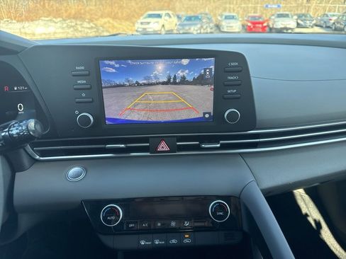 Used 2023 Hyundai Elantra SEL image 23