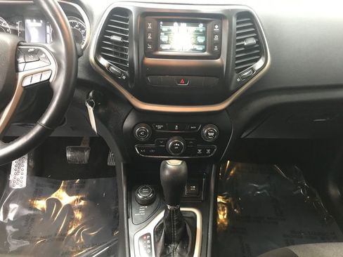 Used 2014 Jeep Cherokee Latitude image 16