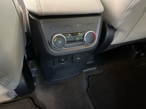 Used 2025 Ford Explorer Active w/ Active Comfort Package image 26