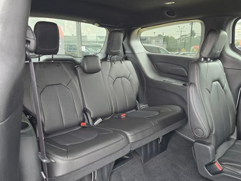 New 2027 Chrysler Pacifica Select FWD image 38