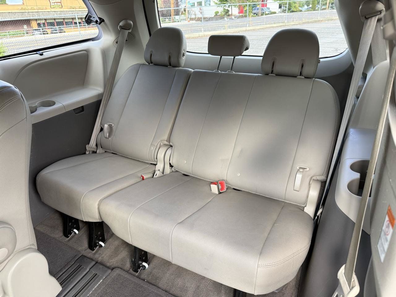 Used 2018 Toyota Sienna XLE w/ XLE Navigation Package FWD image 17