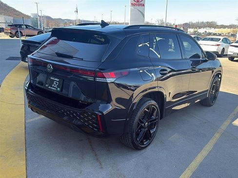 Used 2025 Volkswagen Tiguan SE R-Line image 19