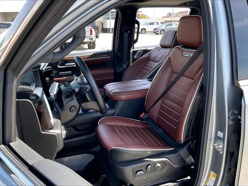 Used 2025 GMC Sierra 1500 Denali Ultimate image 8