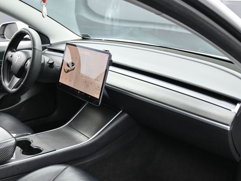 Used 2020 Tesla Model 3 Standard Range Plus image 31