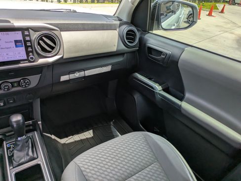 Used 2020 Toyota Tacoma SR5 RWD image 15