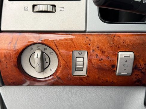 Used 2004 Lincoln Navigator Luxury image 24