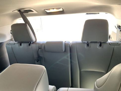 Used 2022 Toyota Highlander XLE image 34