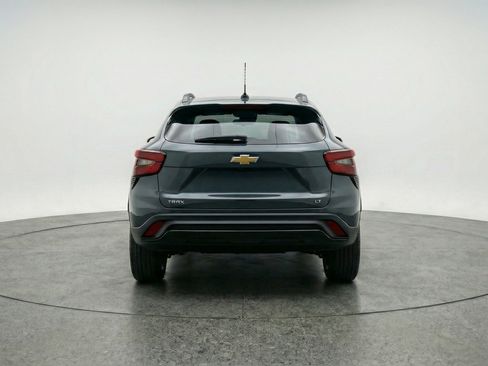 Used 2025 Chevrolet Trax LT w/ LT Convenience Package FWD image 7