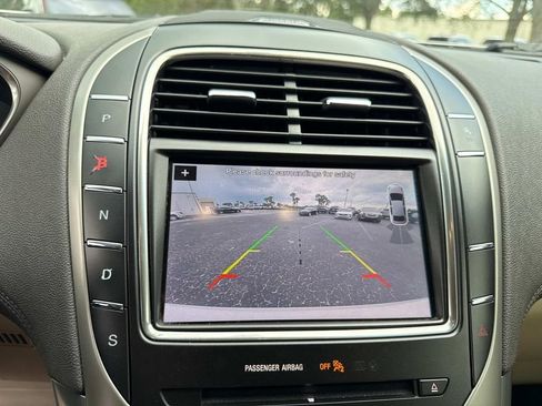 Used 2019 Lincoln Nautilus Select image 24