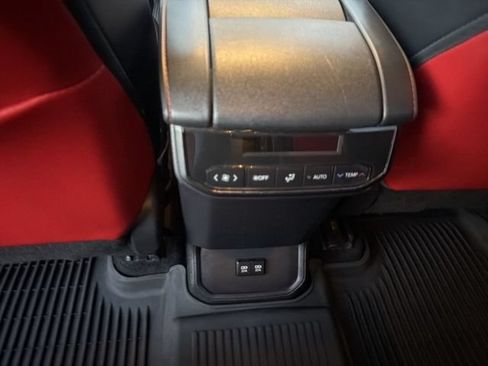 Used 2021 Toyota Highlander XSE FWD image 23