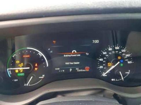 Used 2025 Toyota Sienna XLE FWD image 8