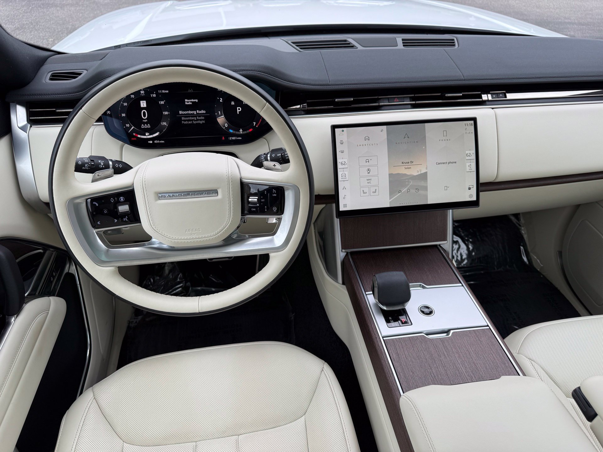 Certified 2025 Land Rover Range Rover SE AWD/4WD image 14