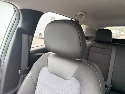 Used 2025 Chevrolet Trax LT FWD image 60