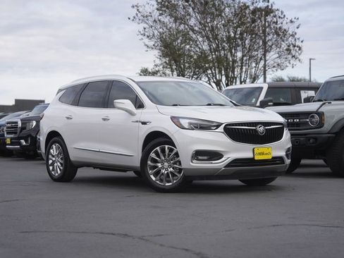 Used 2019 Buick Enclave Essence image 2