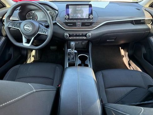 Used 2024 Nissan Altima 2.5 SV FWD image 18