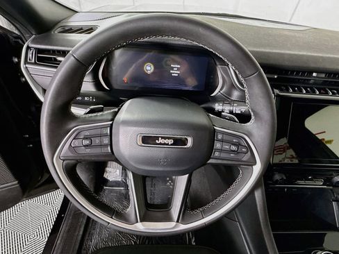 Used 2025 Jeep Grand Cherokee Laredo X AWD/4WD image 20