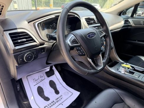 Used 2017 Ford Fusion SE w/ Equipment Group 601A FWD image 11