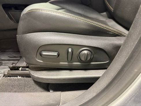 Used 2019 GMC Terrain SLT w/ Preferred Package image 9