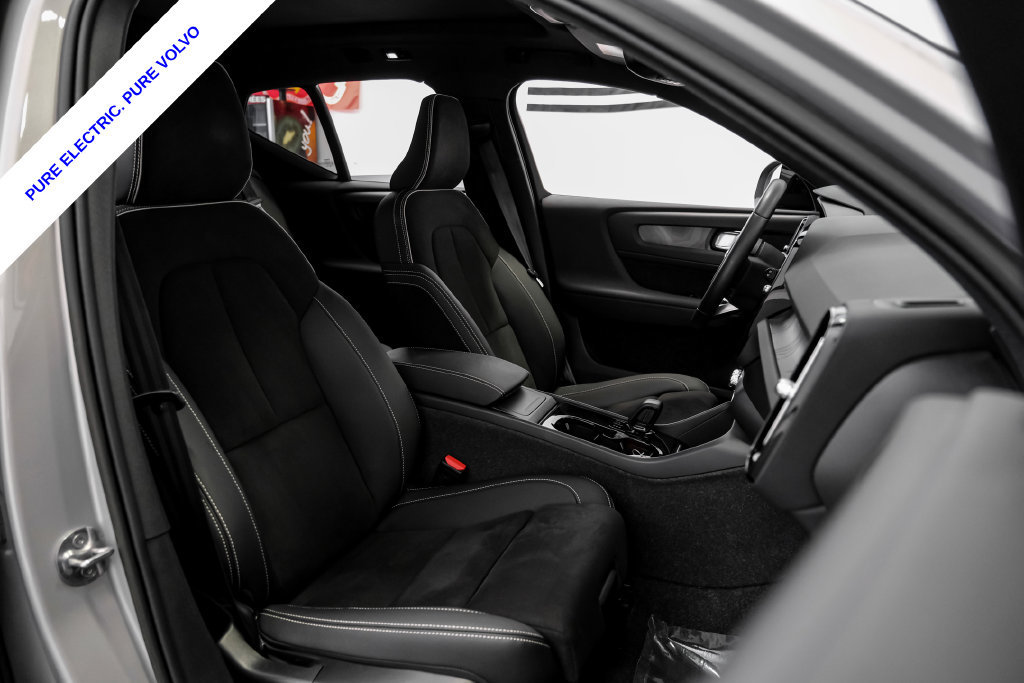 Used 2023 Volvo XC40 Recharge Plus AWD/4WD image 32