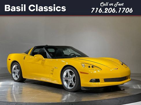 Used 2005 Chevrolet Corvette Coupe w/ Preferred Equipment Group RWD image 1