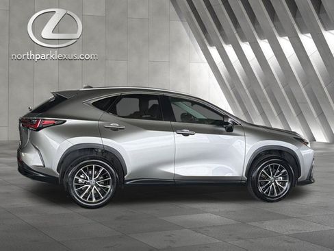 Used 2025 Lexus NX 250 FWD w/ Accessory Package (Z1) image 4