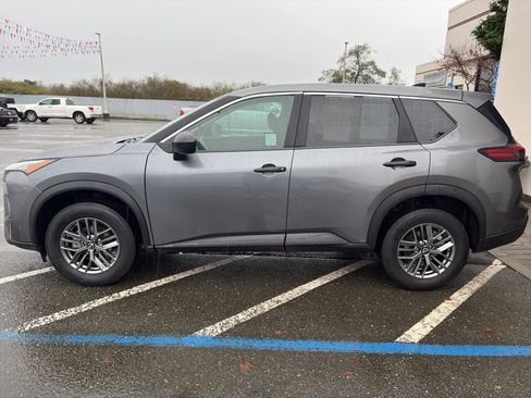 Used 2024 Nissan Rogue S image 3