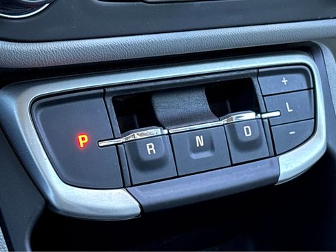 Used 2023 GMC Terrain SLE w/ Driver Convenience Package image 18