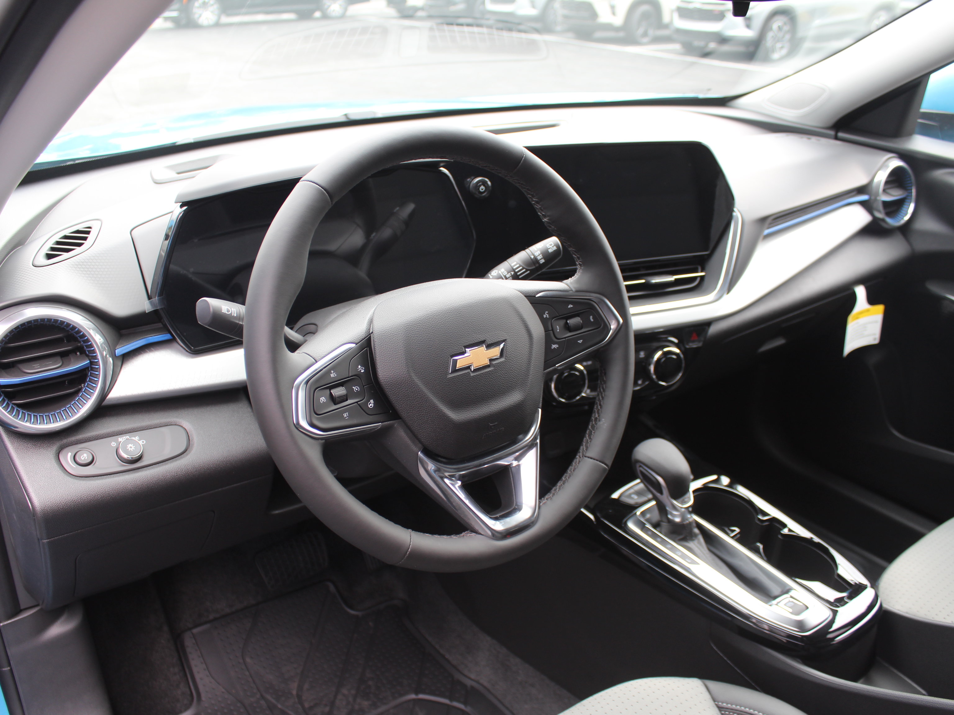 New 2026 Chevrolet Trax LT w/ LT Convenience Package FWD image 26