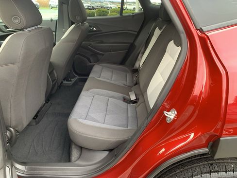 Used 2025 Chevrolet Trax RS w/ Sunroof Package image 24