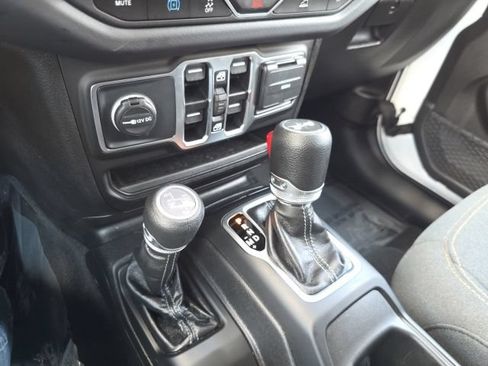 Used 2025 Jeep Wrangler Unlimited Sahara AWD/4WD image 29