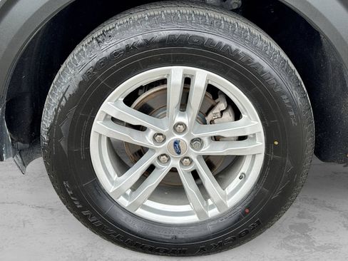 Certified 2021 Ford Explorer XLT w/ Equipment Group 202A AWD/4WD image 17