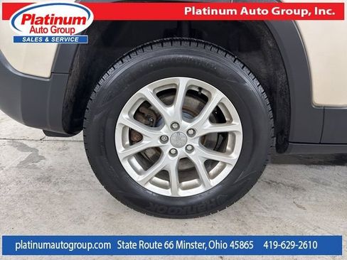 Used 2015 Jeep Cherokee Latitude w/ Comfort/Convenience Group image 50