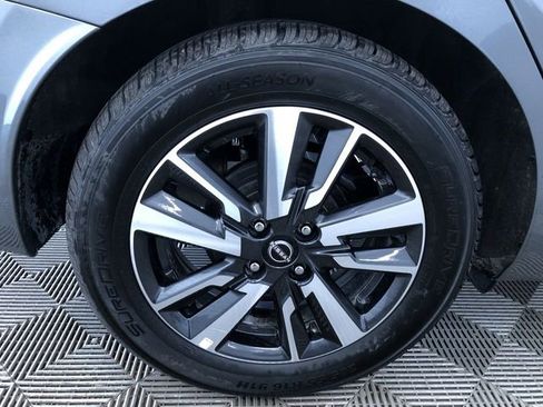 Used 2025 Nissan Versa SV image 17