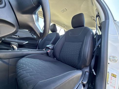 Used 2023 Nissan Kicks SV FWD image 11