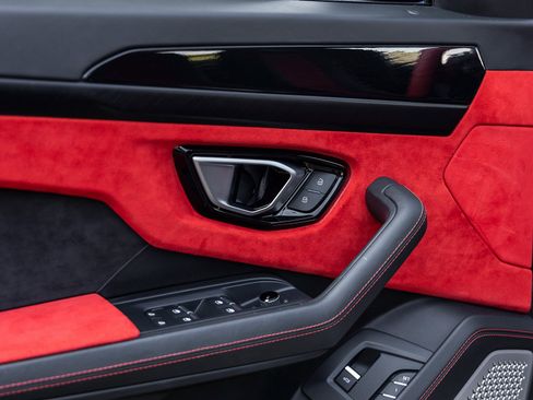 Used 2022 Lamborghini Urus image 18