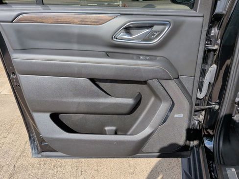 Used 2024 Chevrolet Suburban Premier image 36